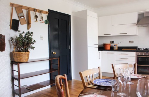 Totnes House | Four bed, self-catering Totnes apartment