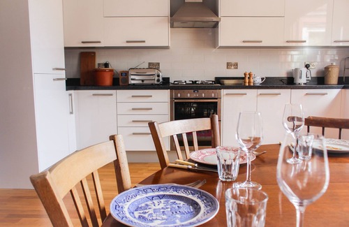 Totnes House | Four bed, self-catering Totnes apartment