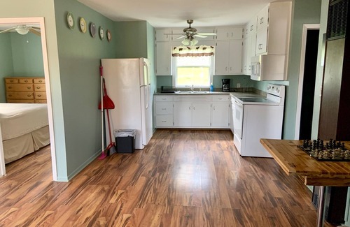 Hot Springs Cabin | Four bedroom cabin, private lake, pet friendly
