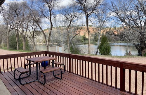 Hot Springs Cabin | Four bedroom cabin, private lake, pet friendly