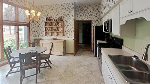 Pawleys Island House | Four Bedroom Cottage at Litchfield Country Club