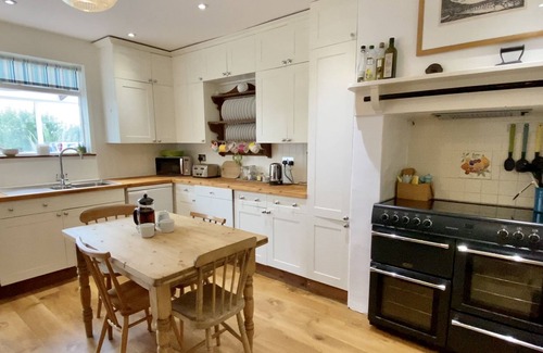 Padstow House | Four bedrooms with garden and driveway parking. Pets welcome.