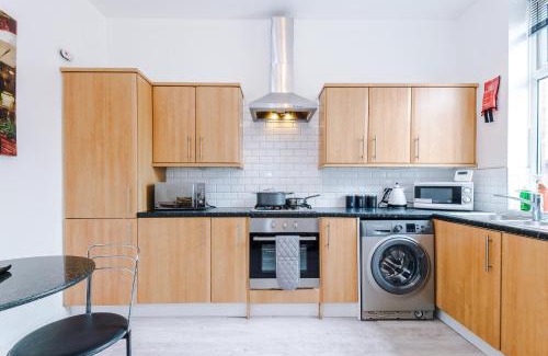 Chorley House | Four BR House By Eason Stays Short Lets & Serviced Accommodation Chorley With Free Parking