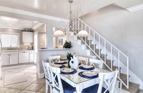 San Clemente House | Four condos in the same building, just one block from beach & pier