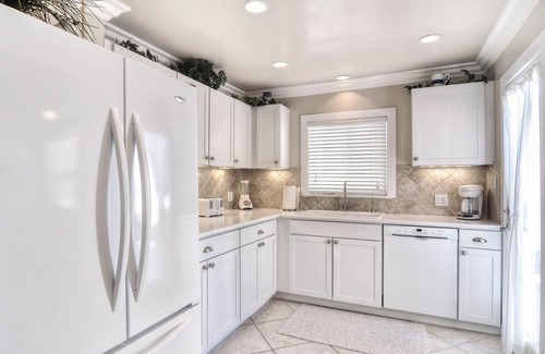 San Clemente House | Four condos in the same building, just one block from beach & pier