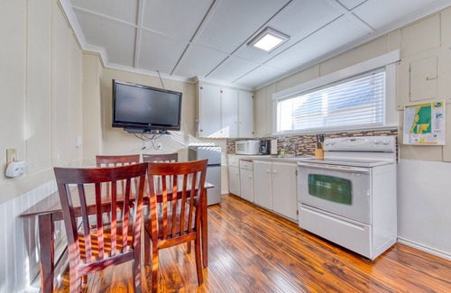 Rockaway Beach Cabin | Four Dog-Friendly Rentals Near Beach Access - Ideal for Multi-Families