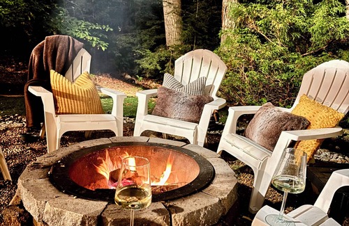 Plymouth House | Four-Season Lakefront 4BR | The Lookout at Loon Lake | Sleeps 10 | Pet-Friendly