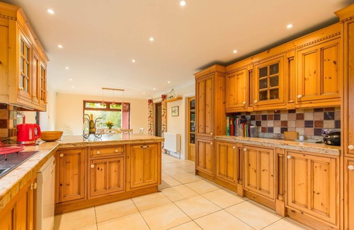 Norwich Cottage | Four Seasons | Fantastic Large Home with Hot Tub!