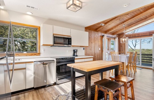 Duck House | Four Sons: Shared Pool, Creek Access, Dog-Friendly