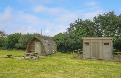 Liskeard Cottage | FOX DEN @ PENBUGLE ORGANIC FARM, pet friendly, with a garden in Duloe