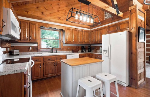 Baxter House | Fox Hill Cabin - Retreat at Center Hill Lake