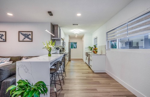 Croissant Park House | Fox Private Resort- Near Downtown & Beach