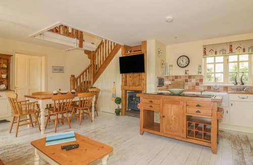 Gorran Cottage | FOXES DEN, pet friendly, with a garden in Gorran Haven