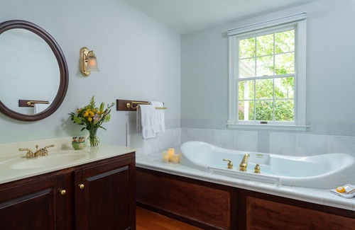 Charlottesville Bed & Breakfast | Foxfield Inn