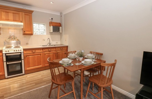 Richmond Cottage | FOXGLOVE COTTAGE, pet friendly, character holiday cottage in Richmond