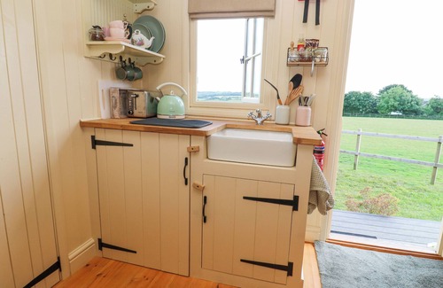 Camborne Cottage | FOXGLOVE, romantic, character holiday cottage in Camborne