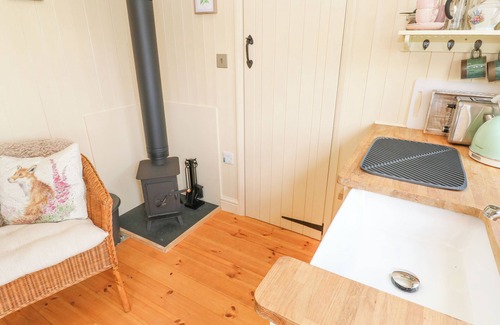 Camborne Cottage | FOXGLOVE, romantic, character holiday cottage in Camborne