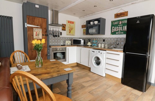 Spixworth Cottage | FOXLEY WOOD COTTAGE, pet friendly, with a garden in Spixworth