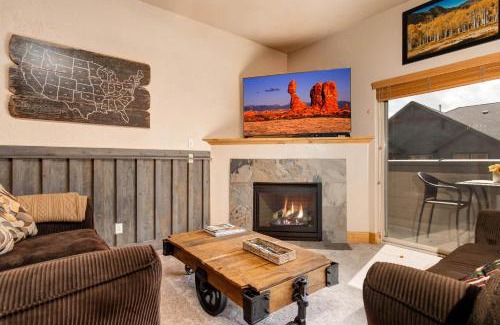 Kimball Junction Apartment | Foxpoint 1684-H3 by Moose Management