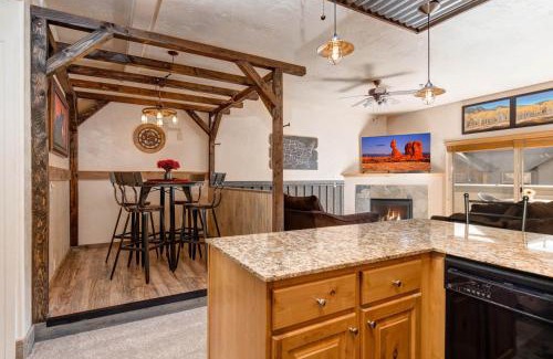 Kimball Junction Apartment | Foxpoint 1684-H3 by Moose Management