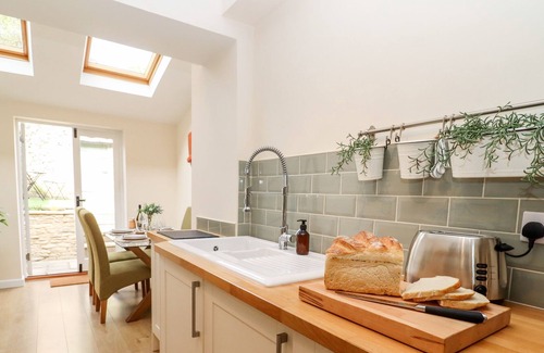 Tetbury Cottage | FOXWOOD COTTAGE, pet friendly, character holiday cottage in Tetbury