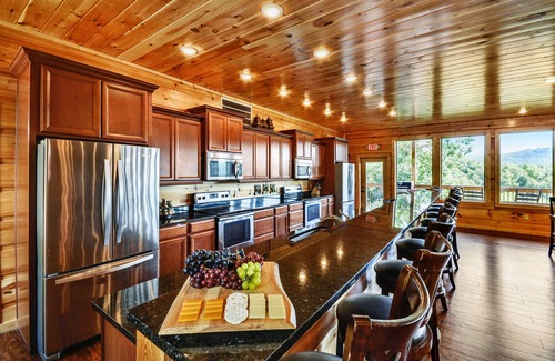 Pittman Center Cabin | Foxwood Mansion: Views, Theater, Hot Tubs & More!