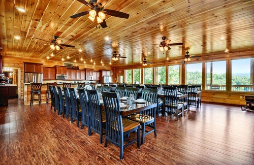 Pittman Center Cabin | Foxwood Mansion: Views, Theater, Hot Tubs & More!
