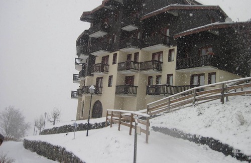 Montchavin Apartment | Bright apartment near slopes with balcony