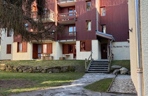 Montchavin Apartment | Cozy divisible studio near slopes with balcony