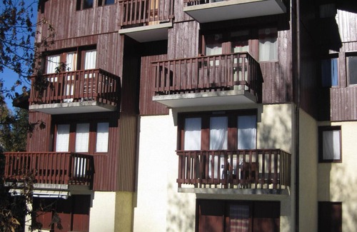 Montchavin Apartment | Functional Apartment Near Center with Balcony