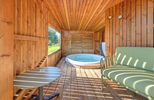Saint-Felix-de-Reillac-et-Mortemart Cottage | Lodge Plein Voir – Nature Escape with Terrace & Modern Comfort