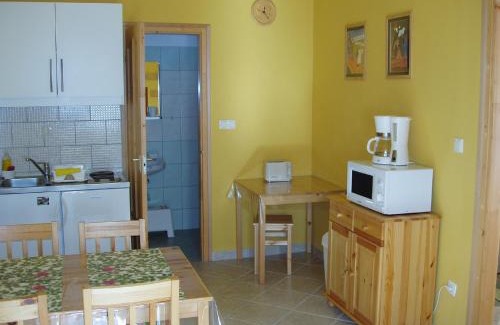 Igal Apartment | Franciska Portája