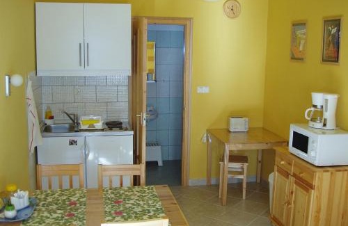 Igal Apartment | Franciska Portája