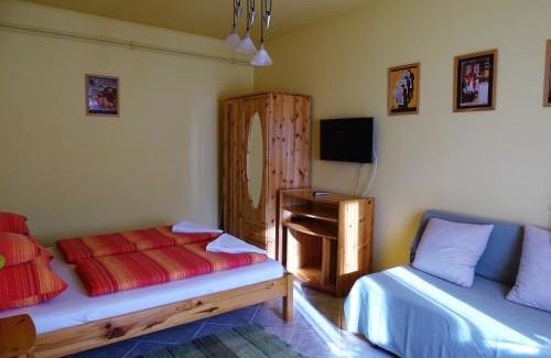 Igal Apartment | Franciska Portája