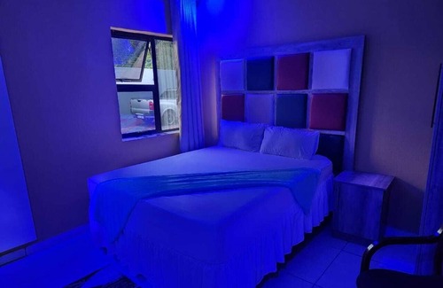 Emfuleni Bed & Breakfast | Francos guest lodge accommodation