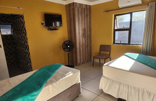 Emfuleni Bed & Breakfast | Francos guest lodge accommodation