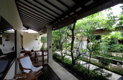 Lovina House | Frangipani Beach Hotel