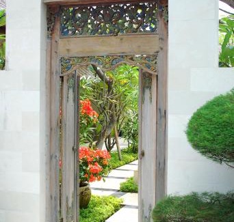 Lovina House | Frangipani Beach Hotel