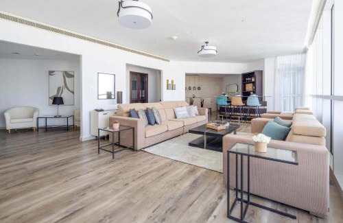 Trade Centre 1 Apartment | Frank Porter - 23 Marina