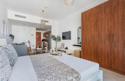 Dubai Production City Apartment | Frank Porter - Damac Crescent A