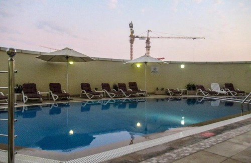 Jumeirah Lake Towers Apartment | Frank Porter - Goldcrest Executive