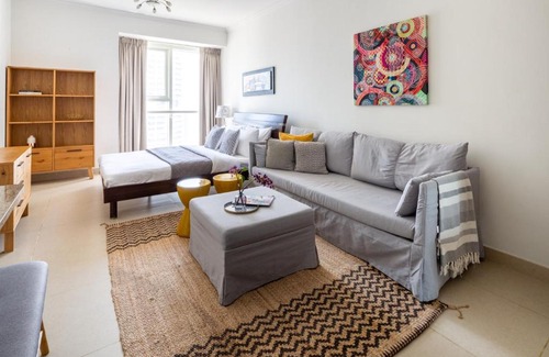 Jumeirah Lake Towers Apartment | Frank Porter - Goldcrest Executive