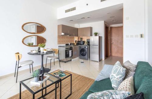 Dubai Production City Apartment | Frank Porter - Lago Vista