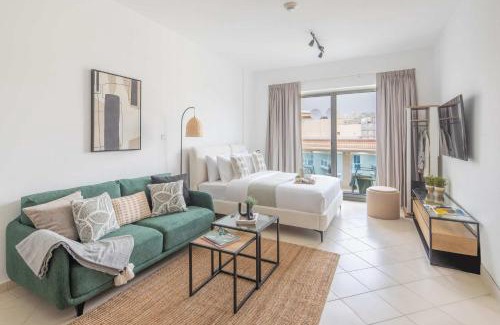 Dubai Production City Apartment | Frank Porter - Lago Vista
