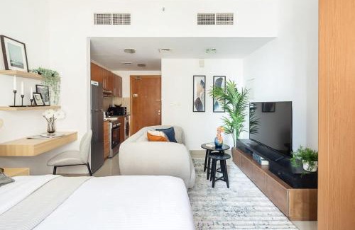 Dubai Production City Apartment | Frank Porter - Lakeside D