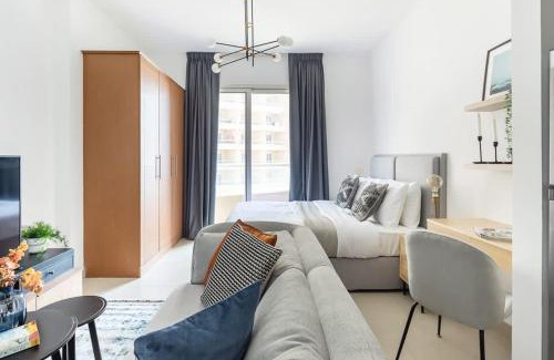 Dubai Production City Apartment | Frank Porter - Lakeside D