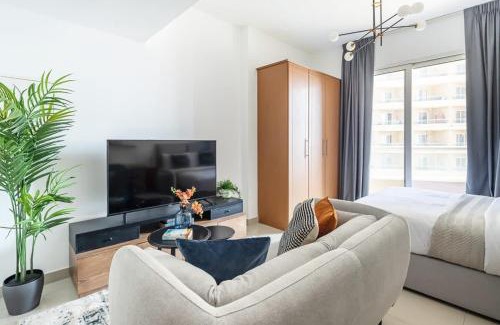 Dubai Production City Apartment | Frank Porter - Lakeside D