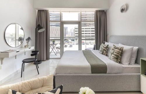 Dubai Sports City Apartment | Frank Porter - Oasis Tower 1