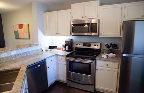 Franklin Condo | Franklin Condo Fully furnished/31 day minimum, Near I-65, amenities galore!