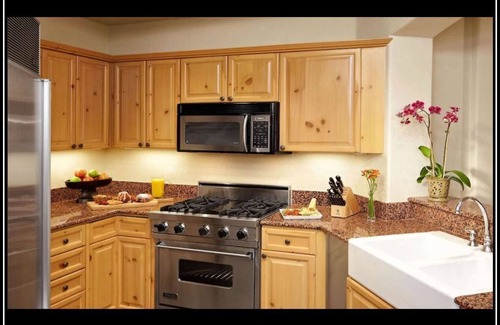 Mountain Village Resort | Franz Klammer Lodge Ski Resort - Cosy, Rustic 3-bedroom suite for 8 people